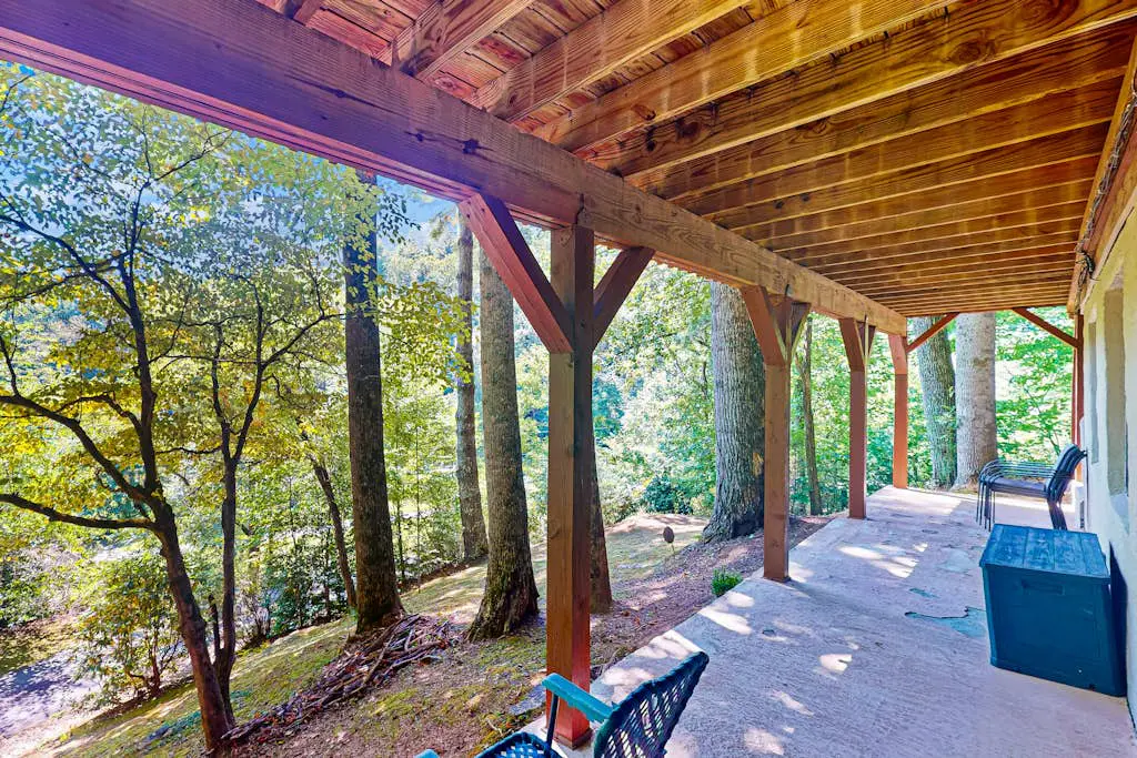 Chalet at Peek's Creek