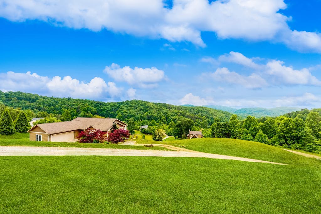 Quiet mountainside apartment with great views, central air and private W/D