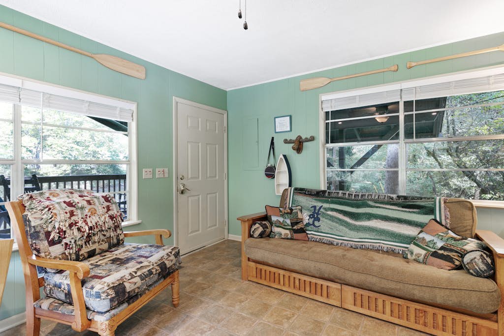 Cottage on the Tuckasegee River with firepit, picnic area, hot tub, & AC