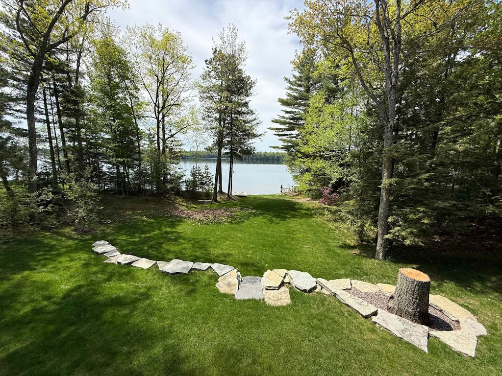 Linger Longer Lodge- on White Sand Lake, swim, bike & more