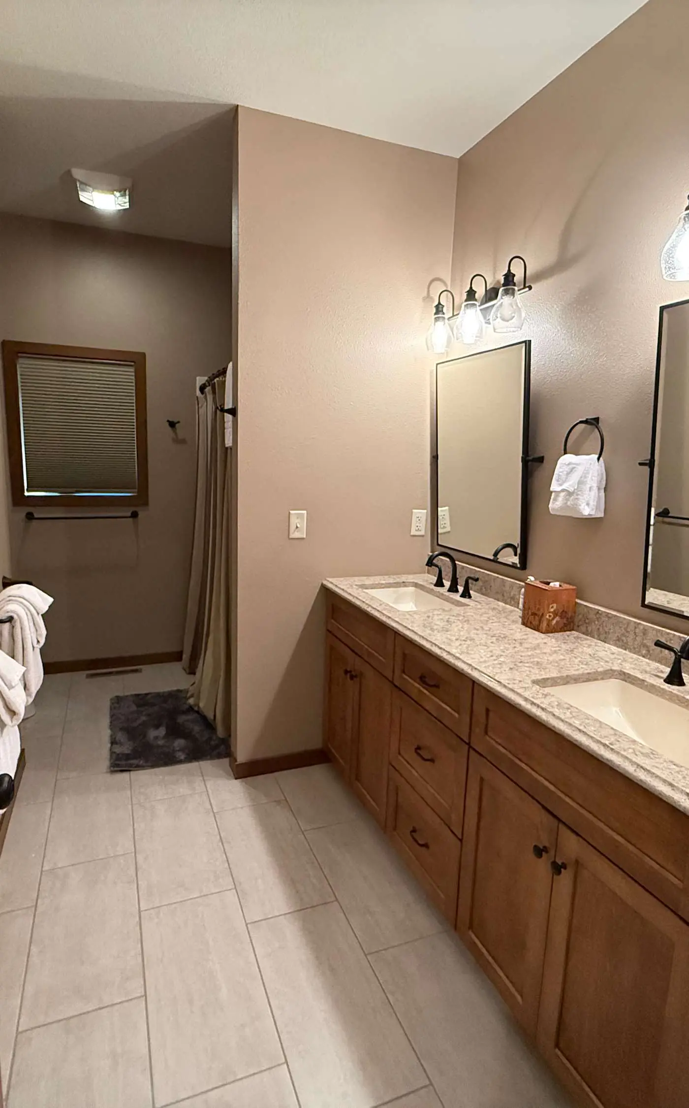 Linger Longer Lodge- on White Sand Lake, swim, bike & more
