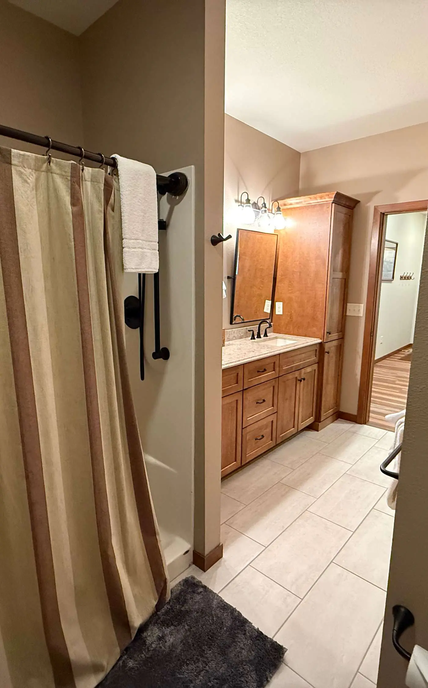 Linger Longer Lodge- on White Sand Lake, swim, bike & more