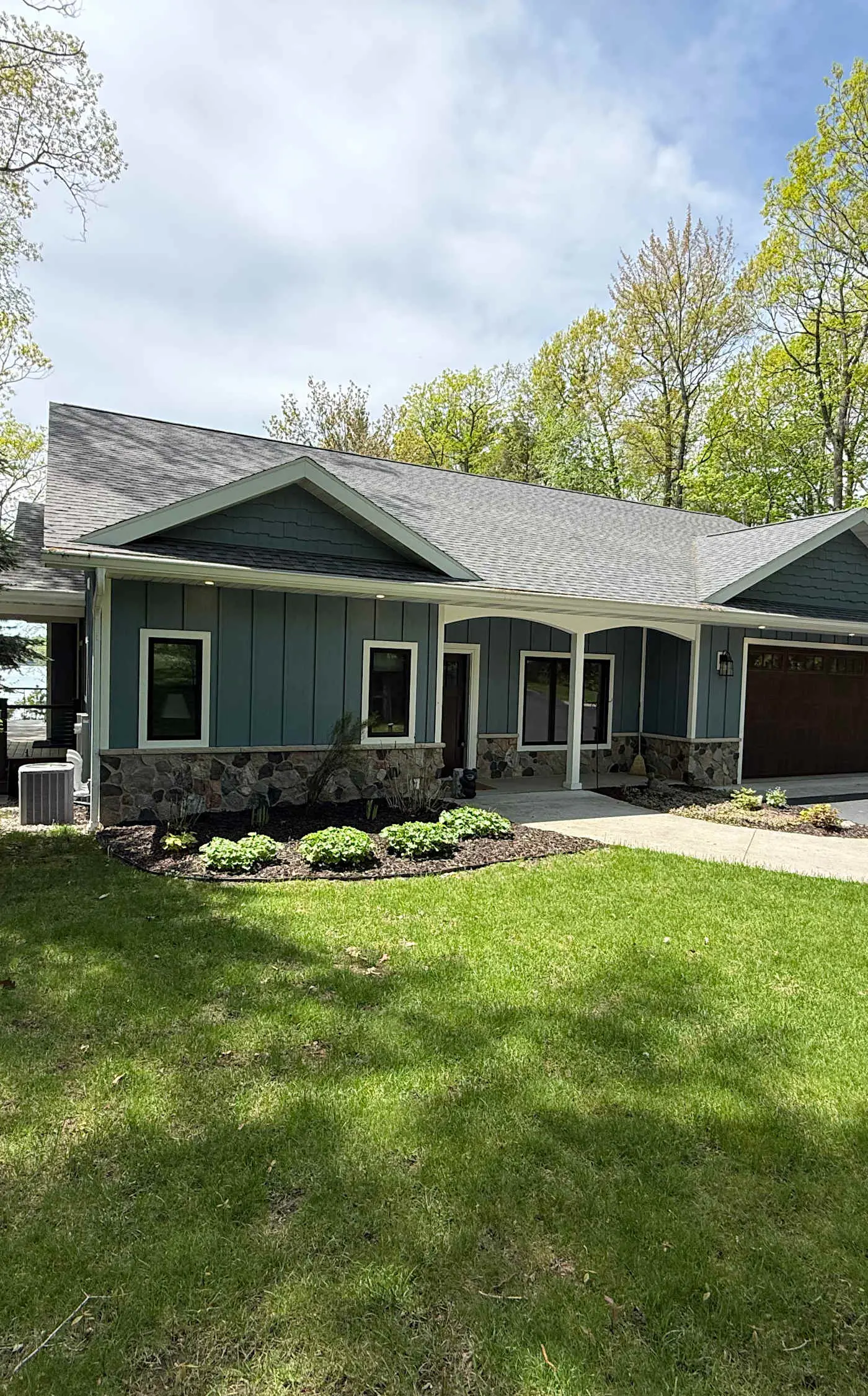 Linger Longer Lodge- on White Sand Lake, swim, bike & more
