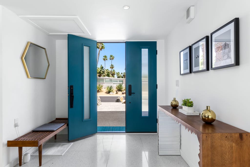 The Topaz Gem: A Mid-Century Modern Palm Springs Retreat with Private Pool & Spa