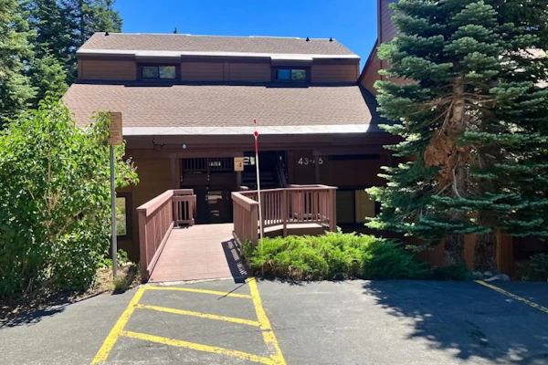 Two-level, forest-view condo with deck - steps from the Village & Ski Back Trail