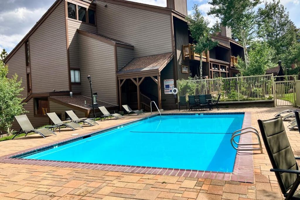 Two-story, dog-friendly mountain condo w/shared hot tub, pool, gas stove