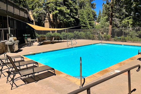 Comfy Condo Close to Skiing with Fireplace, Seasonal Pool, Hot Tub, & WiFi