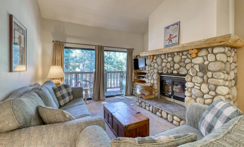 Updated condo w/ shared Pools, Hot Tubs, Saunas, Fitness Room & Tennis Courts