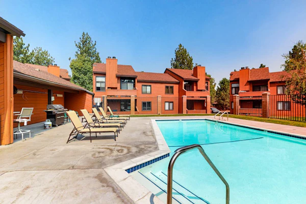 Ground-Level Condo w/ Pellet Stove, Deck & Shared Hot Tub/Pool - 1 Mile to Lifts