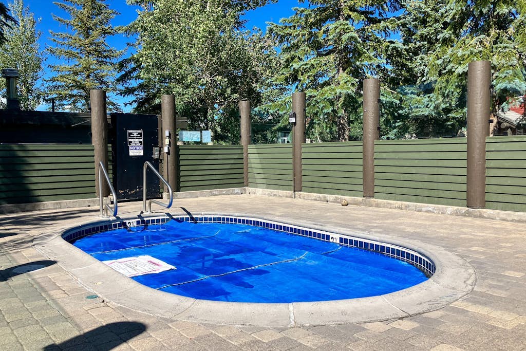 Mountain View Condo in Old Mammoth w/ Balcony, Fireplace & 3 Shared Hot Tubs