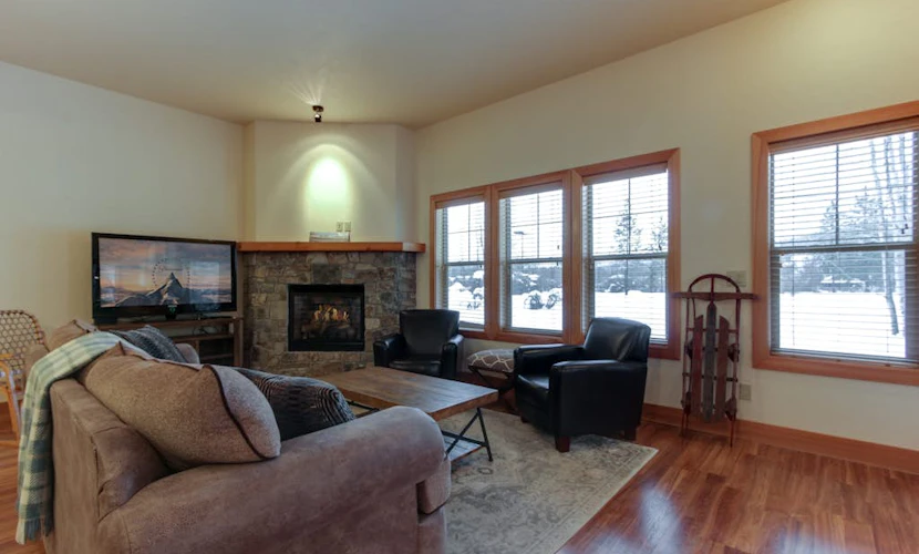 Charming condo with lake access & great location close to skiing & Silverwood