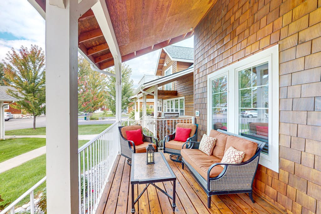 Home with patio, grill, fireplace, streaming, washer/dryer & AC