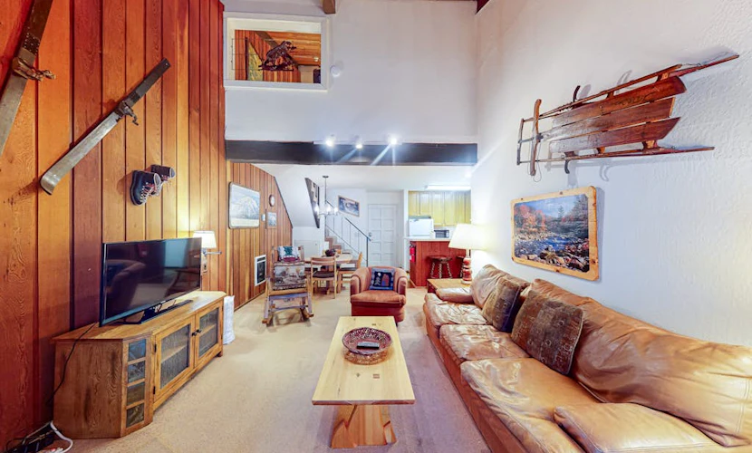 Spacious condo w/ shared pool, hot tub, and sauna - short walk to the slopes!