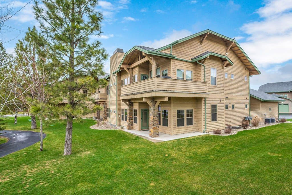 Elegant, newer, 1st-floor condo with private hot tub - steps to resort marina
