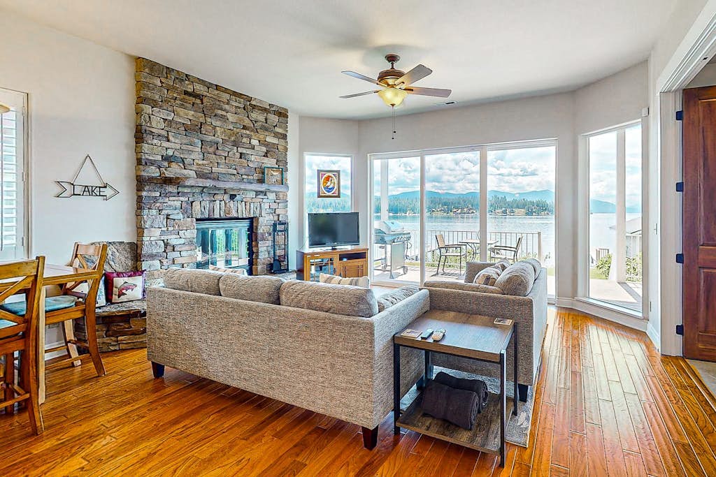 Lakefront home with kayaks, dock, WiFi, fireplaces, BBQ grill