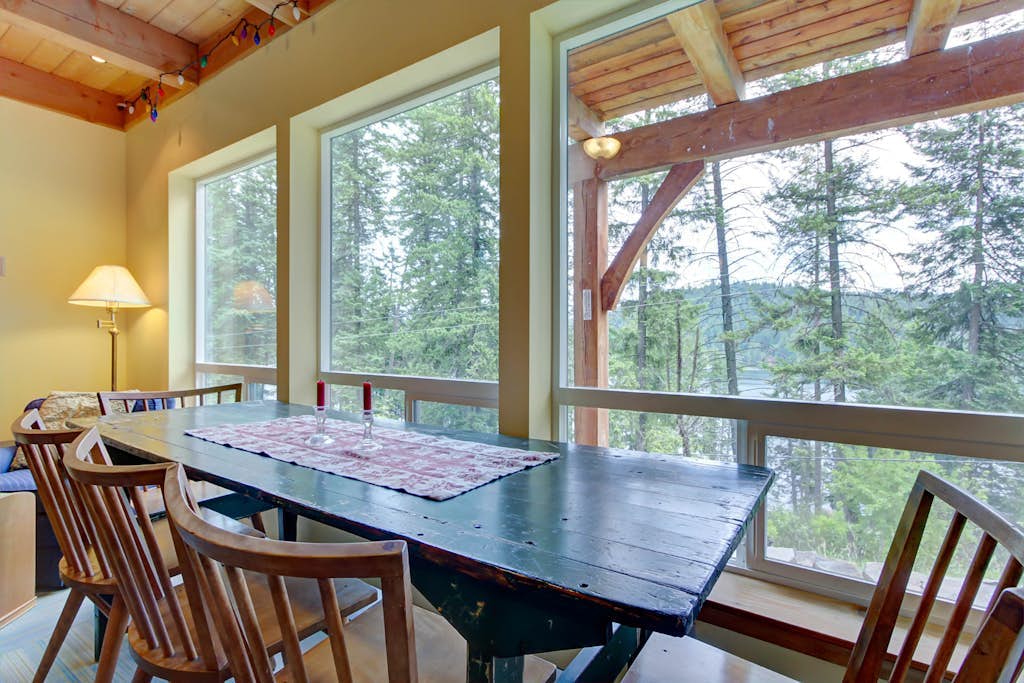 Rustic, dog-friendly cabin with wood-burning stove, lake & mountain views