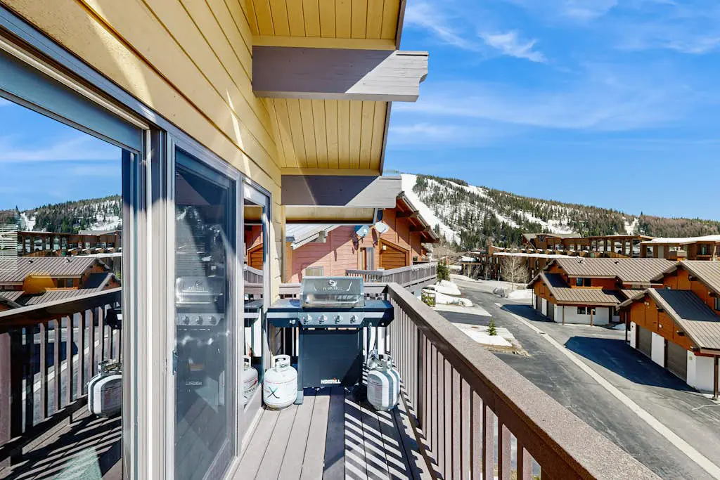 Pinnacle Ridge 02