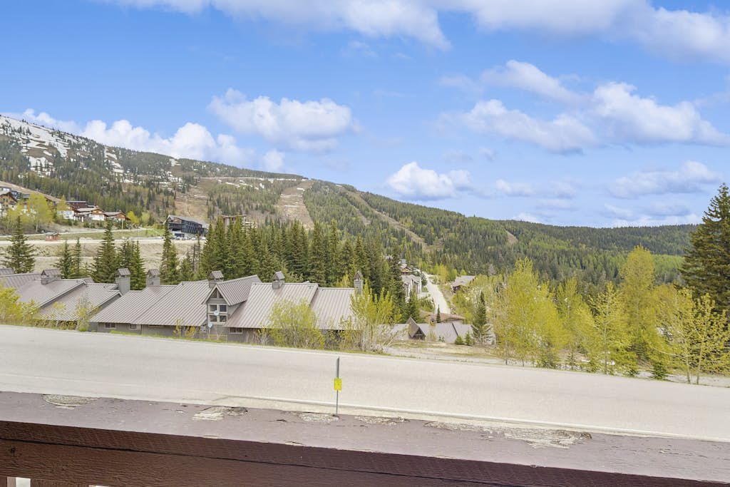 Beautiful getaway for two near the Schweitzer Mountain Resort - shared tennis