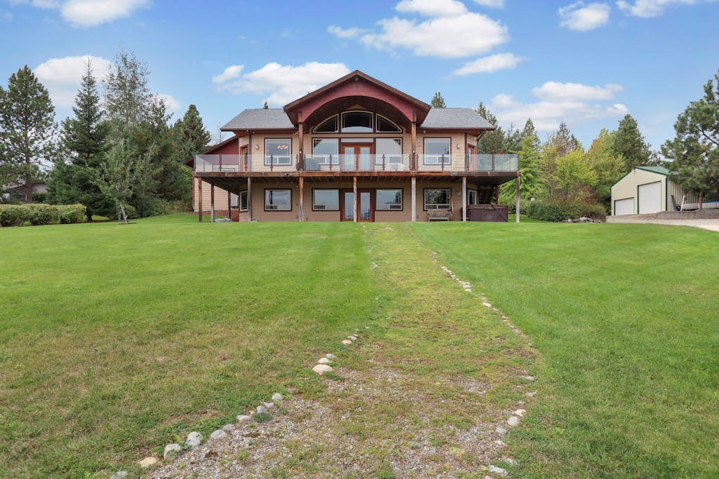 Luxurious Lakefront Home with Private Hot Tub, Dock, Beach Deck, Fire Ring