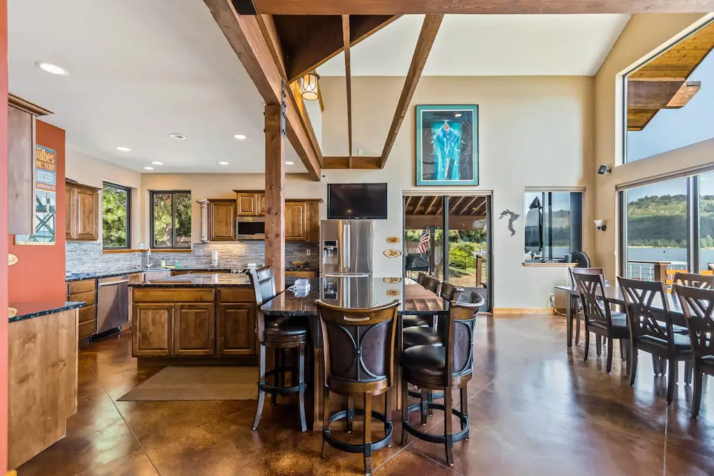 Pend Oreille River Lodge
