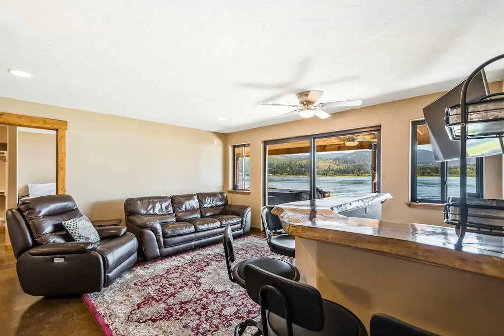 Pend Oreille River Lodge