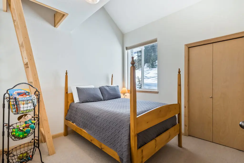 Schweitzer Ullr Retreat
