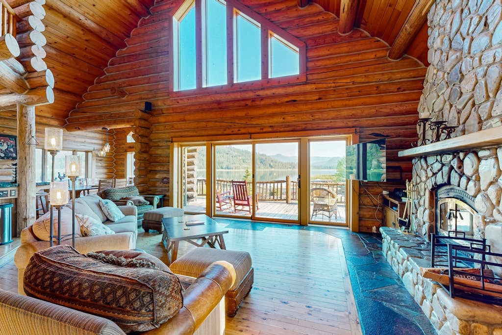Beautiful, Dog-Friendly Home with WiFi, Private Dock, Beach & Protected Bay