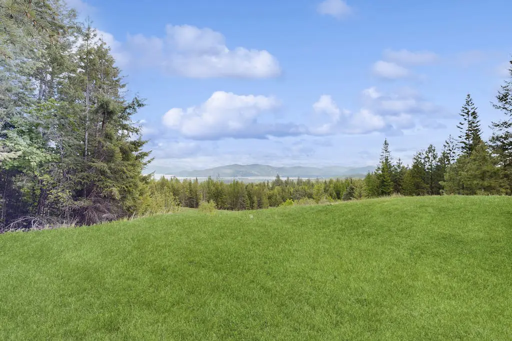 Lakeview Home on acreage with Hot Tub