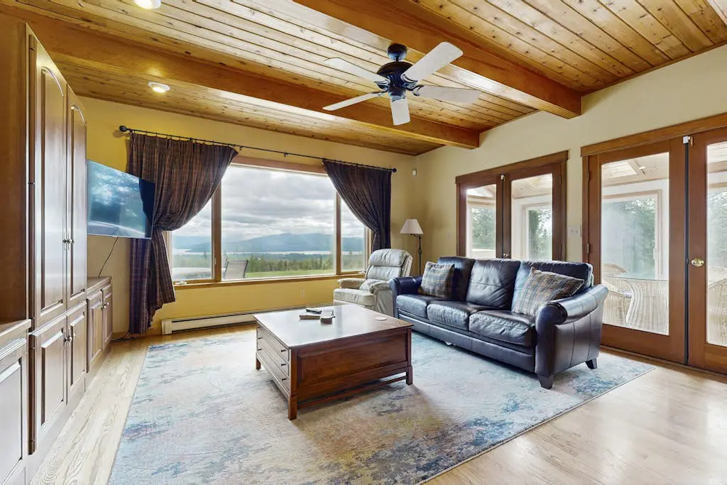 Lakeview Home on acreage with Hot Tub