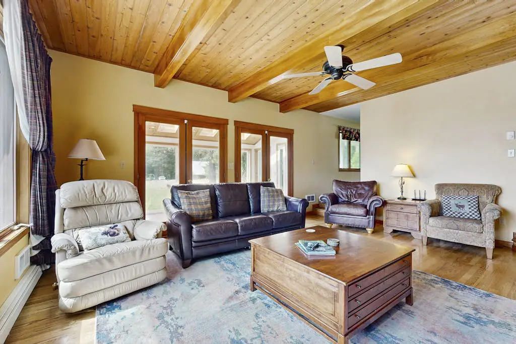 Lakeview Home on acreage with Hot Tub
