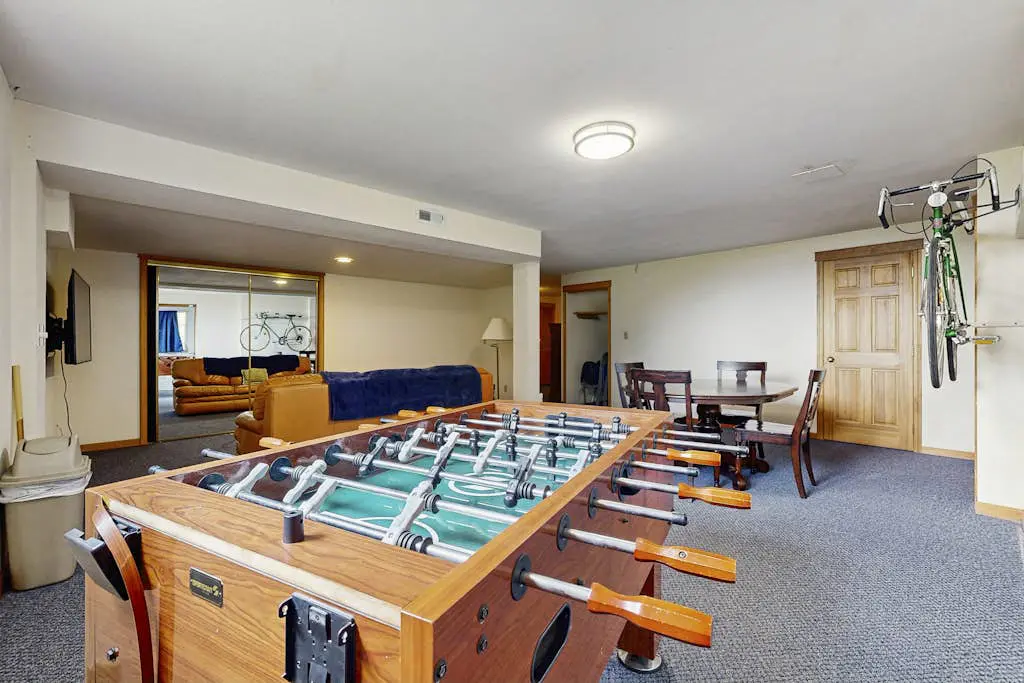 Lakeview Home on acreage with Hot Tub