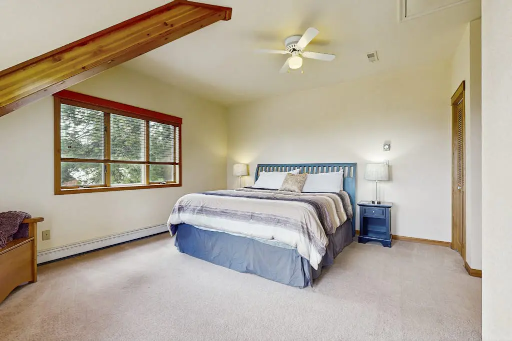 Lakeview Home on acreage with Hot Tub