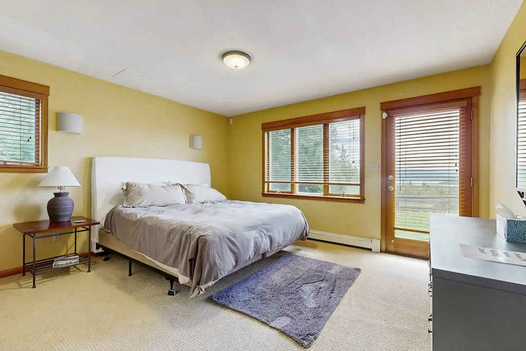 Lakeview Home on acreage with Hot Tub