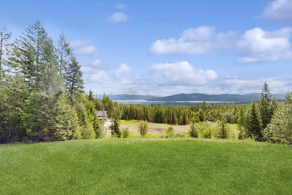 Lakeview Home on acreage with Hot Tub