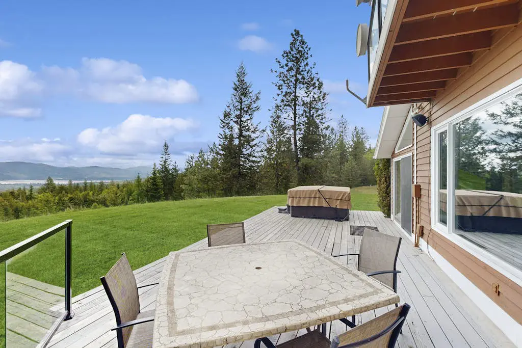 Lakeview Home on acreage with Hot Tub