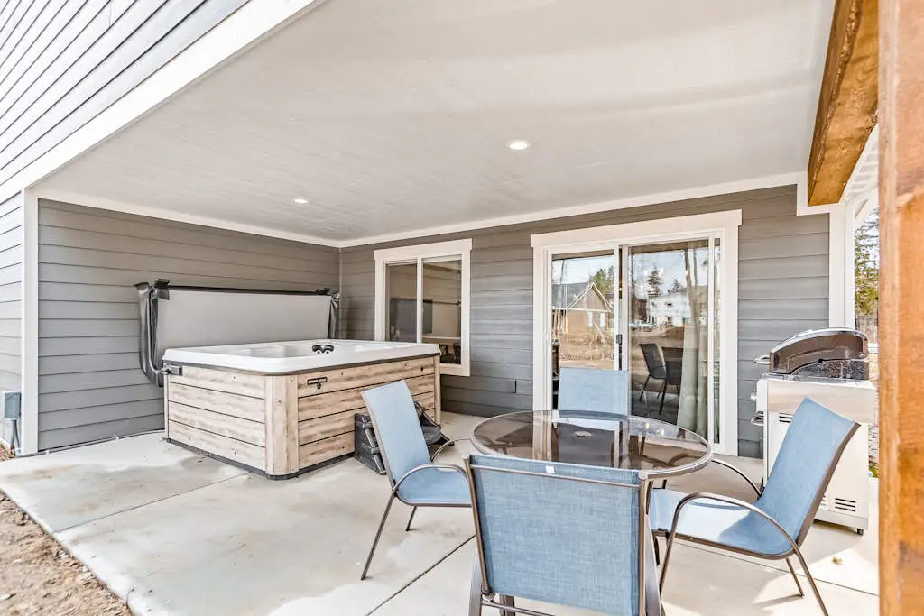 Elk Grove Getaway