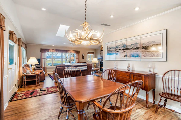 Waterfront hideaway with views, private dock on Pend Oreille River, kayaks & W/D