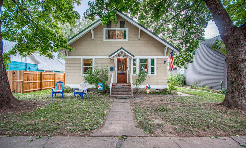 2-story downtown home near the water with firepit, enclosed backyard, fireplace