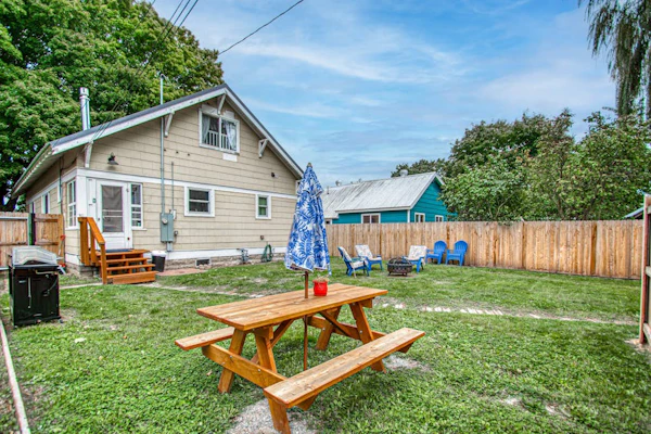 2-story downtown home near the water with firepit, enclosed backyard, fireplace