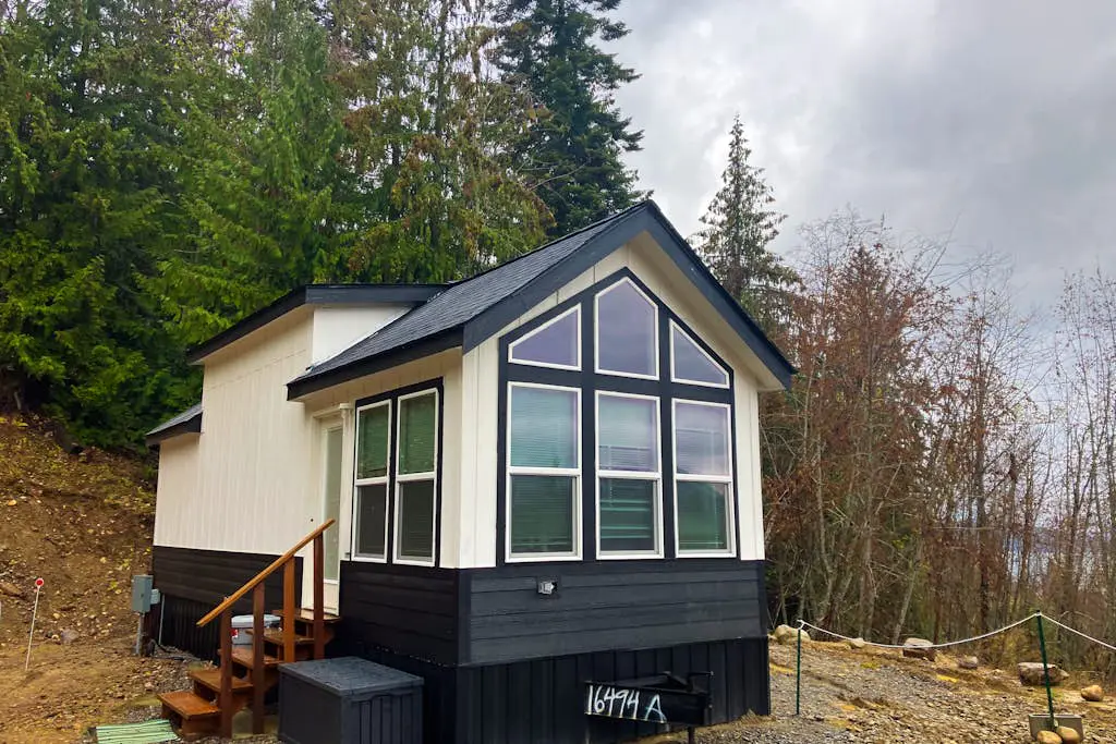 Tiny Lake Retreat