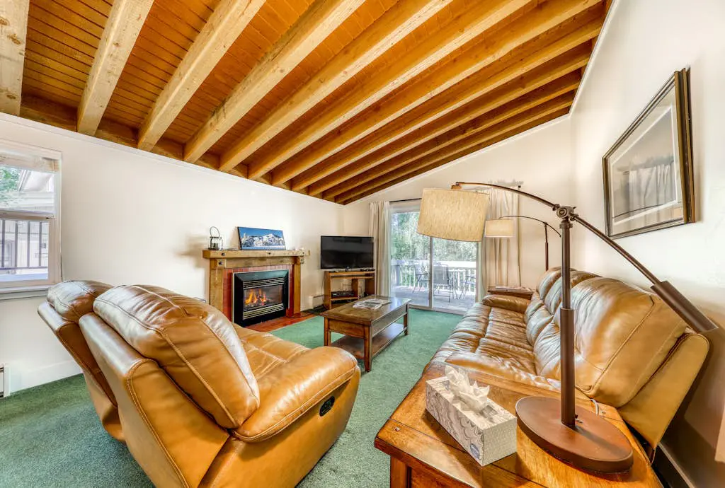 Single Level Ranch Condo in Elkhorn