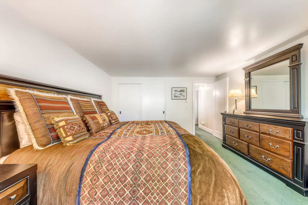 Single Level Ranch Condo in Elkhorn