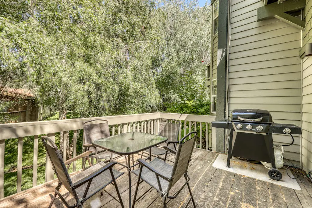 Single Level Ranch Condo in Elkhorn