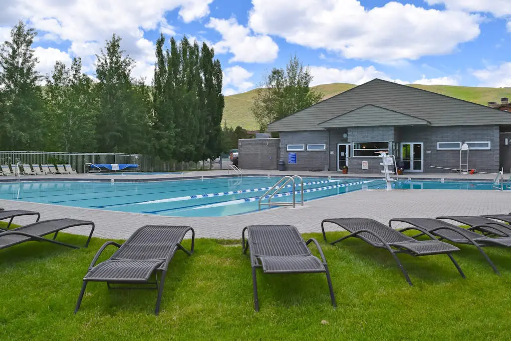 Single Level Ranch Condo in Elkhorn