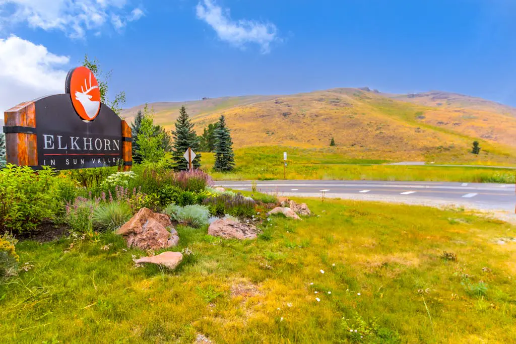 Single Level Ranch Condo in Elkhorn