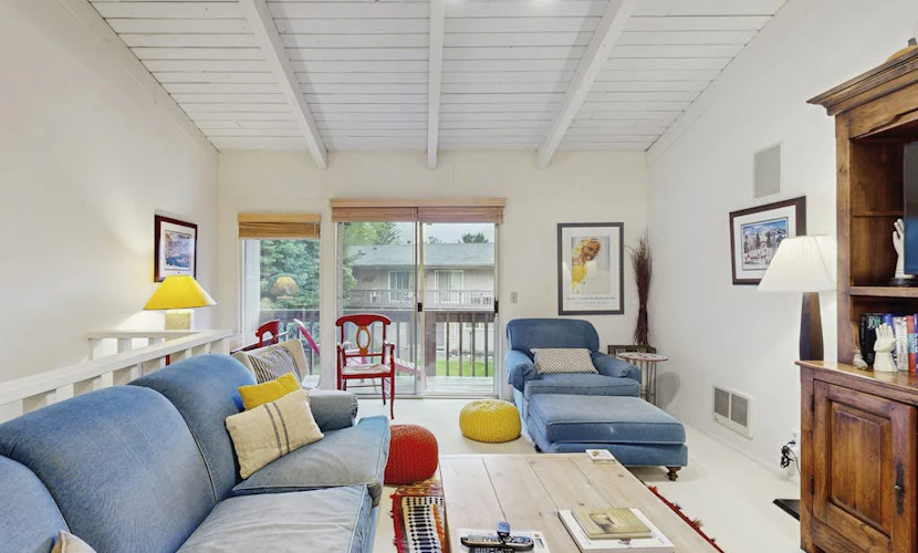 Sunny Townhouse with WiFi, Views, Summer Pool, & Ski Bus Pick-Up