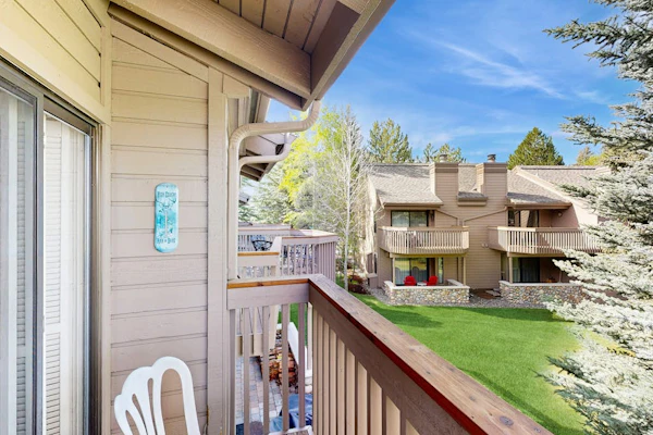 Western-Style Condo with Free WiFi & Shared Hot Tub/Pool/Tennis - Walk to Slopes
