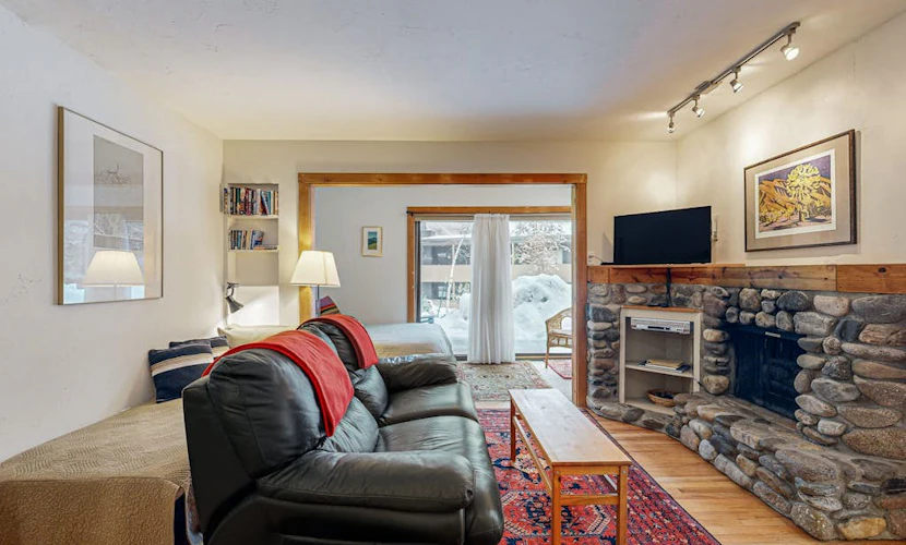Mountain-view studio with patio - walk to Bald Mountain chairlifts