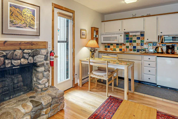Mountain-view studio with patio - walk to Bald Mountain chairlifts