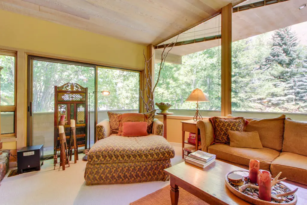 Sunny Side Lodge